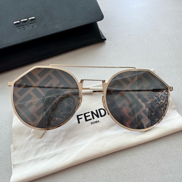 Fendi Sky Monogram sunglasses - Picture 1 of 5